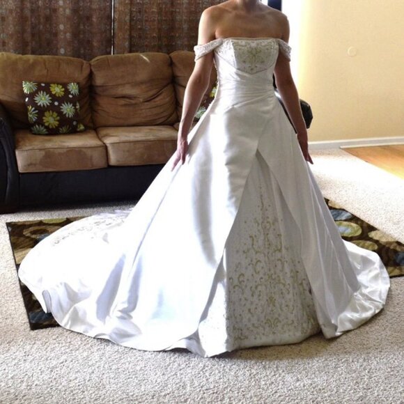 Alfred Sung Wedding Dress 6572 - Picture 4 of 8